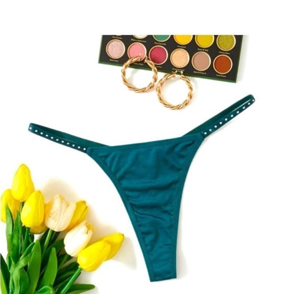 Victoria's Secret
Sheer Lace Garter Slip & Lingerie Set - Picture 6 of 13
